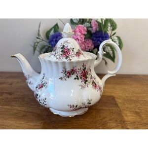 Royal Albert Lavender Rose Bone China Teapot Gilt Trim England Retro Tea Party